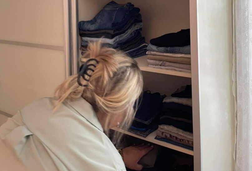 מסדרות ארונות בגדים